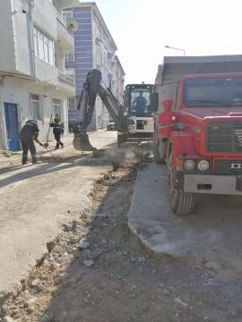 Belediye’nin yol onarım çalışmaları sürüyor