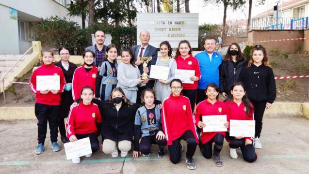 Anadolu Lisesi Kız Futbol Takımı Turnuvayı tamamladı